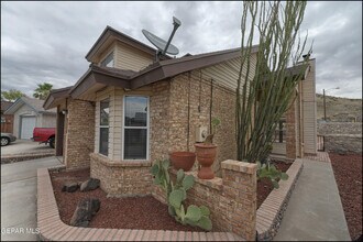 894 Melville Ln in El Paso, TX - Building Photo - Building Photo