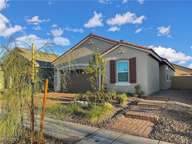 69 Serene Tempo Ave in Henderson, NV - Building Photo - Building Photo