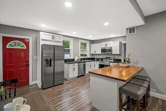 5811 Bramble Ave in Cincinnati, OH - Building Photo - Building Photo