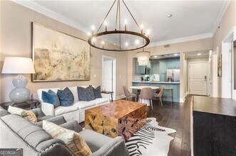 2277 Peachtree Rd NE in Atlanta, GA - Building Photo - Building Photo