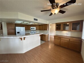 398 Decareo Ct in Henderson, NV - Building Photo - Building Photo