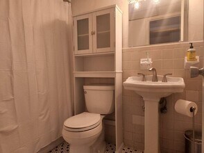 1800 Lavaca St, Unit 104 in Austin, TX - Building Photo - Building Photo