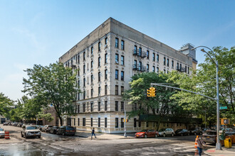 520 W 183rd St in New York, NY - Foto de edificio - Building Photo