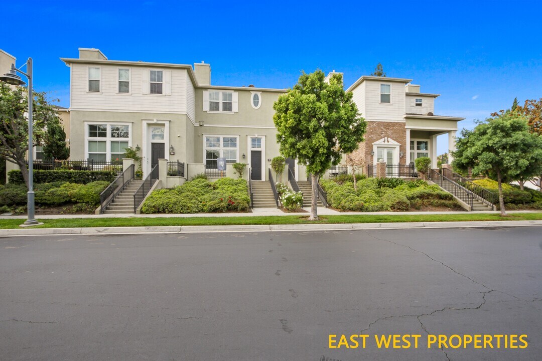 52 Honey Locust in Irvine, CA - Building Photo