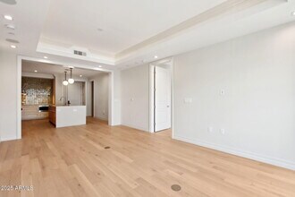 4240 E Camelback Rd in Phoenix, AZ - Building Photo - Building Photo