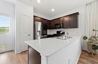 7602 Poppy Petal Dr in Austin, TX - Foto de edificio - Building Photo