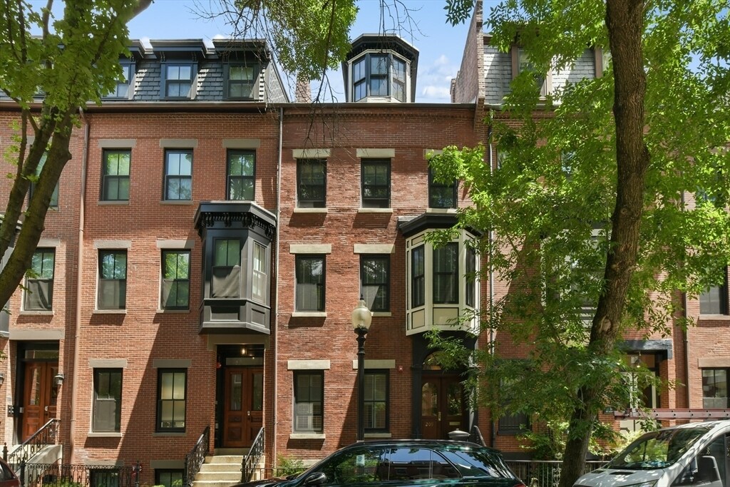 209 W Springfield St in Boston, MA - Building Photo