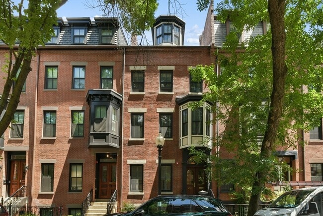 property at 209 W Springfield St