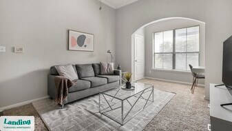 2500 Woodland Park Dr in Houston, TX - Building Photo