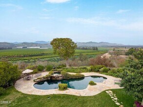 3243 Calle De Debesa in Camarillo, CA - Building Photo - Building Photo