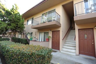 Camelot Apartments in Chula Vista, CA - Building Photo - Building Photo