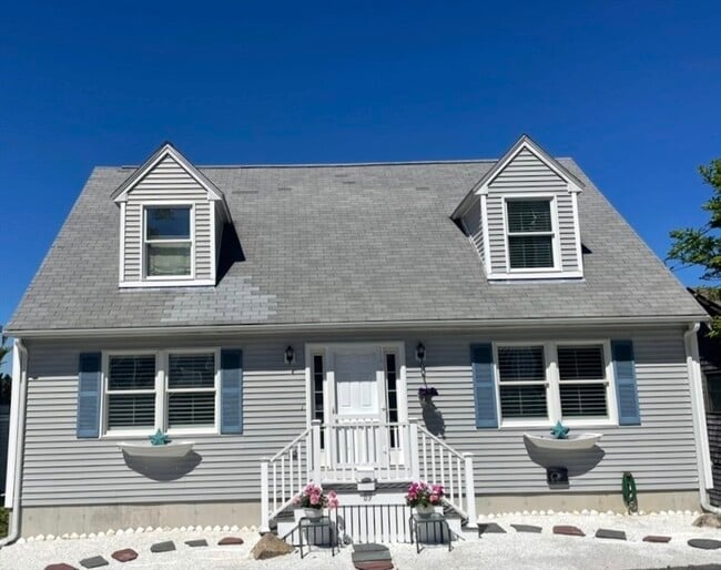 89 Bay St in Hull, MA - Foto de edificio - Building Photo