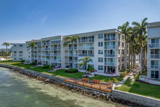 Bahia Vista III in St. Petersburg, FL - Foto de edificio - Building Photo