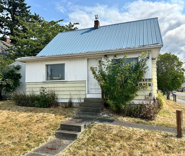 property at 2100 Humboldt St