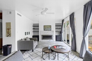 5878 Valley Forge Dr in Houston, TX - Building Photo