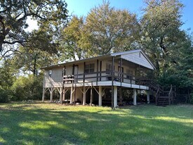 496 Campground Rd in Trinity, TX - Building Photo