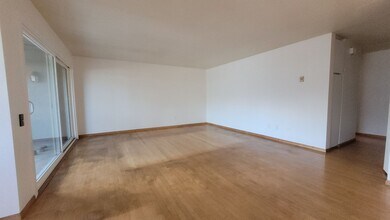 6341 Caminito Salado in San Diego, CA - Foto de edificio - Building Photo