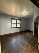 1010 W Wolf Ave in Elkhart, IN - Building Photo - Building Photo