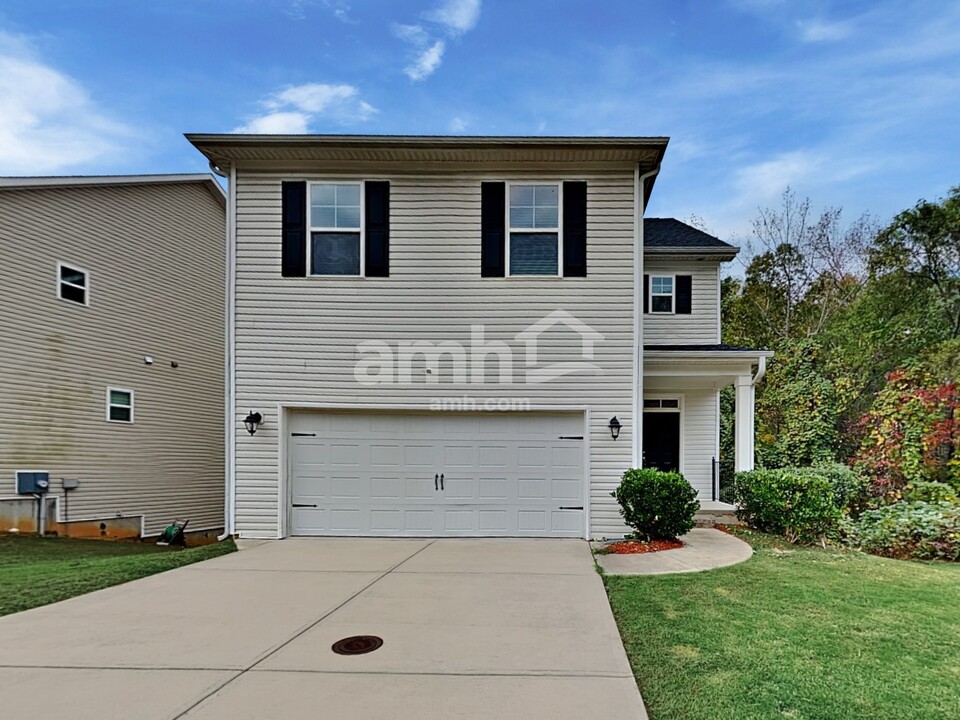 123 Cobblestone Dr in Dallas, GA - Foto de edificio