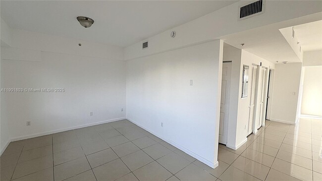 909 SW 15th Ave in Miami, FL - Building Photo - Building Photo