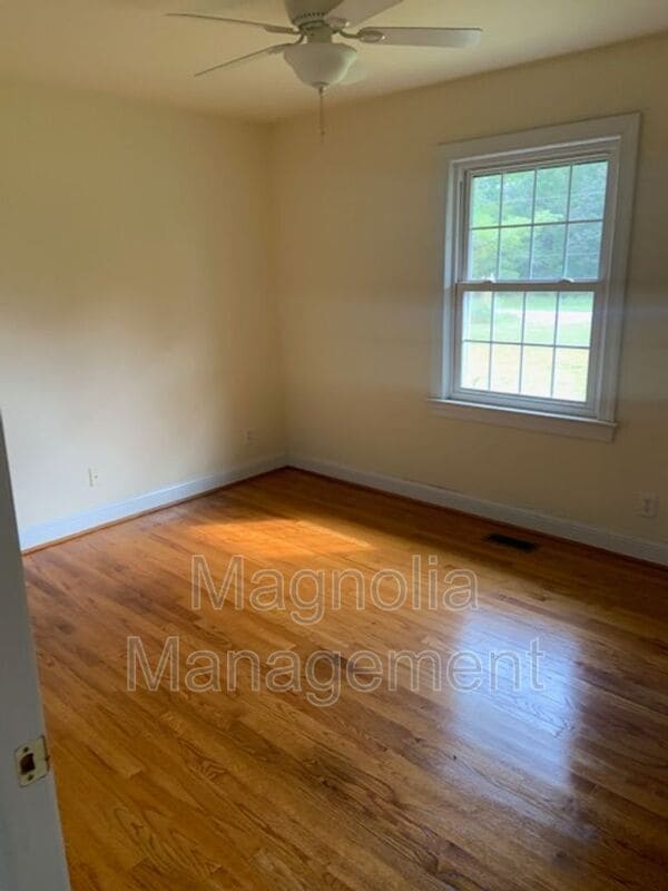 4457 US-401 in Louisburg, NC - Foto de edificio - Building Photo