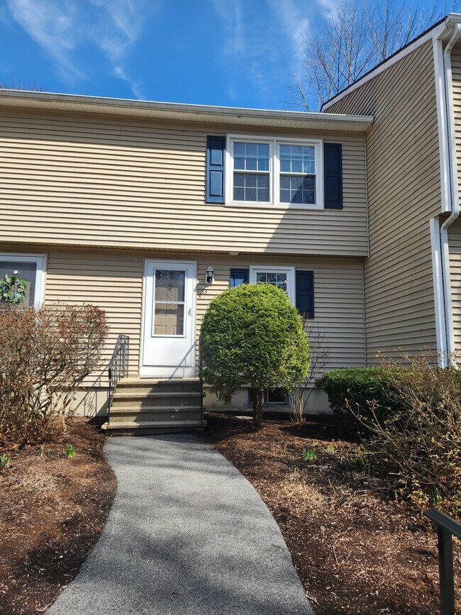 56 Durham Rd, Unit 56 Durham Rd #33 Dover NH in Dover, NH - Building Photo - Building Photo