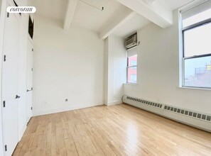 970 Kent Ave in Brooklyn, NY - Building Photo - Building Photo