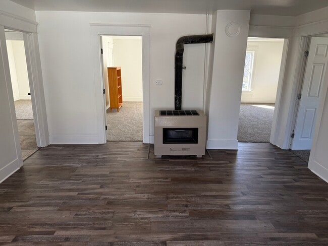 100 Brook St, Unit 2 in Corry, PA - Foto de edificio - Building Photo