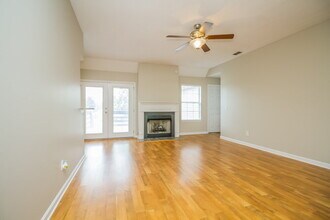 5356 Sunnyvale Dr in Nashville, TN - Foto de edificio - Building Photo