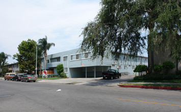 Regency Park Apartments in Canoga Park, CA - Building Photo - Building Photo