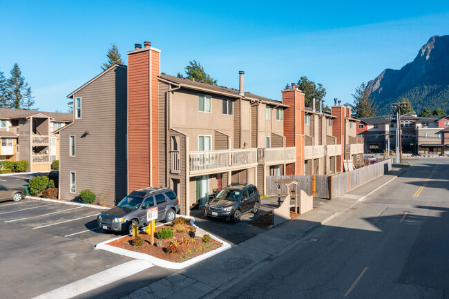 Mount Si in North Bend, WA - Foto de edificio - Building Photo