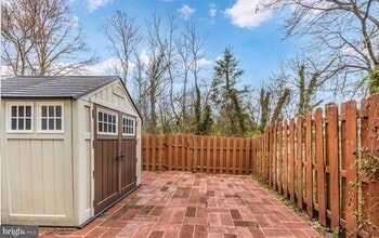5822 Burke Manor Ct in Burke, VA - Building Photo - Building Photo