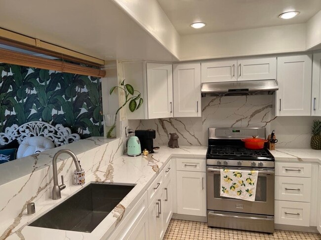 property at 6752 Hillpark Dr