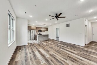 6135 S Kimbark Ave, Unit 301 in Chicago, IL - Foto de edificio - Building Photo