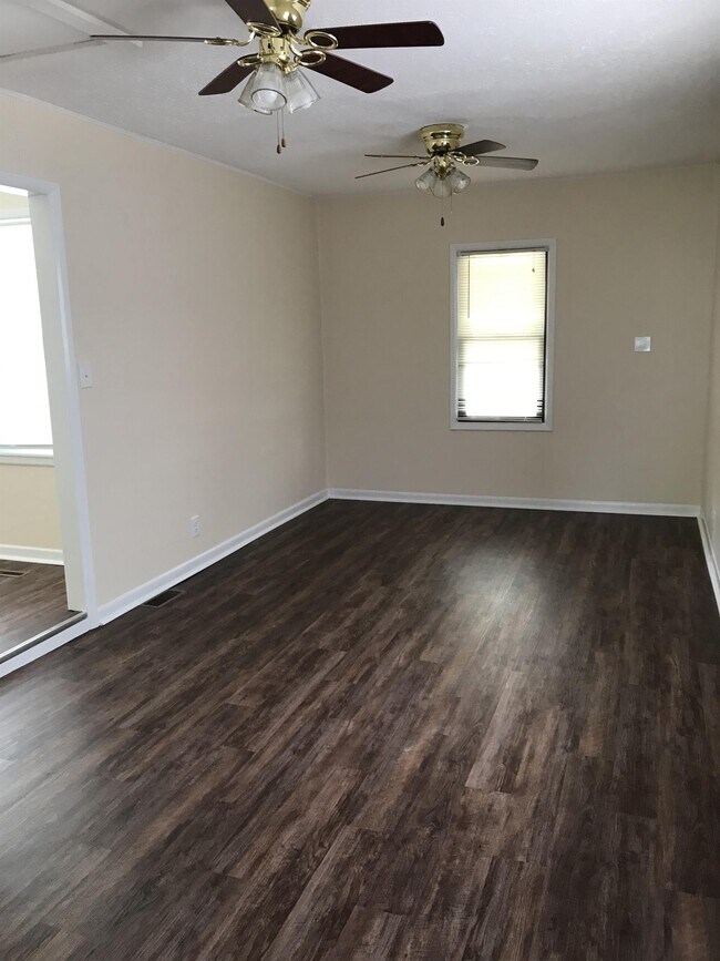 503 Isern St in Ellinwood, KS - Building Photo - Building Photo