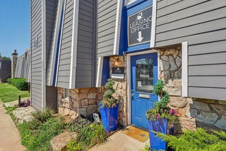 Wilshire Lofts and Townhomes in Oklahoma City, OK - Foto de edificio - Building Photo