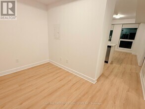 3240 William Coltson Ave in Oakville, ON - Building Photo - Building Photo