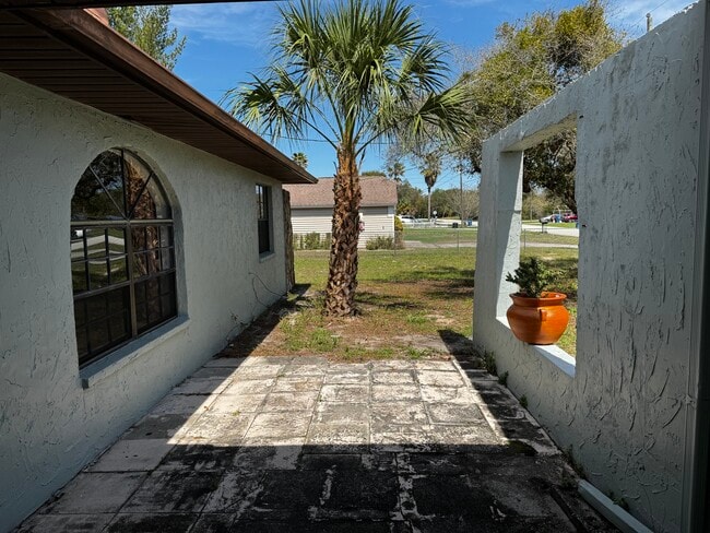 1065 Altoona Ave in Spring Hill, FL - Building Photo - Building Photo