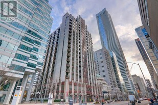 85 Bloor St E in Toronto, ON - Building Photo