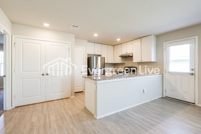 6419 Pickaxe Way in San Antonio, TX - Building Photo - Building Photo