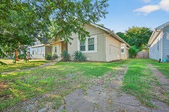 1014 W Walker St in Denison, TX - Building Photo - Building Photo