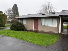 2 Burdick Pl in Longview, WA - Building Photo