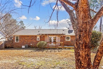 6782 Seaford Dr in Fayetteville, NC - Foto de edificio - Building Photo