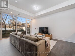 80-180 Vanauley St in Toronto, ON - Building Photo - Building Photo