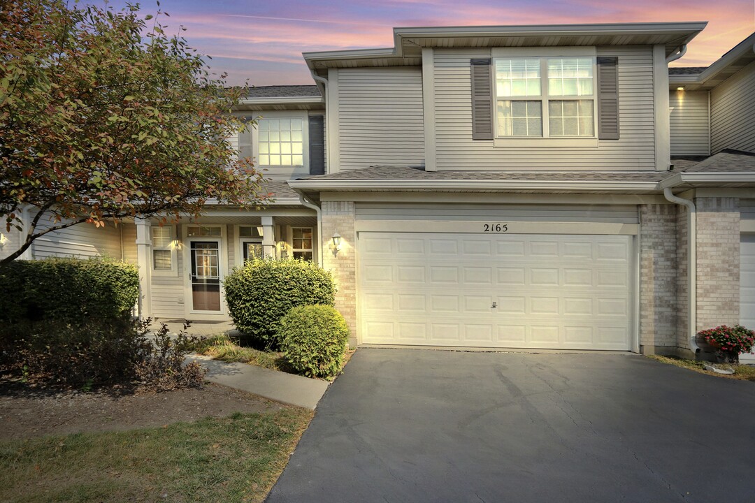 2165 Sunrise Cir in Aurora, IL - Building Photo