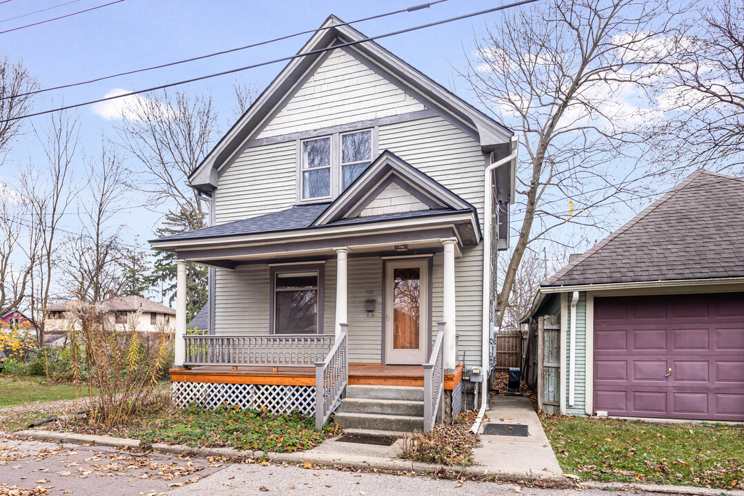 520 Elmwood Ct in Kalamazoo, MI - Foto de edificio