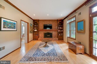 1203 S Huntress Ct in McLean, VA - Building Photo - Building Photo