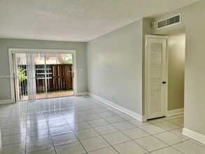 9000 SW 137th St in Miami, FL - Building Photo - Building Photo