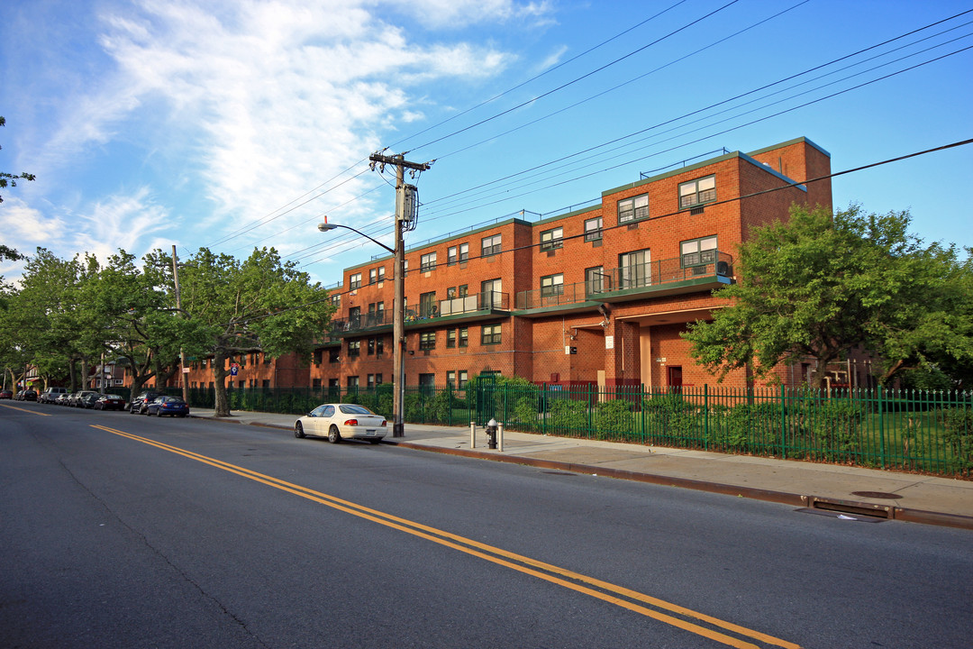 12045 Sutphin Blvd in Jamaica, NY - Building Photo