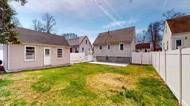 161 Mona Terrace in Fairfield, CT - Building Photo - Building Photo